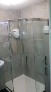 shower-and-cubicle-installation 